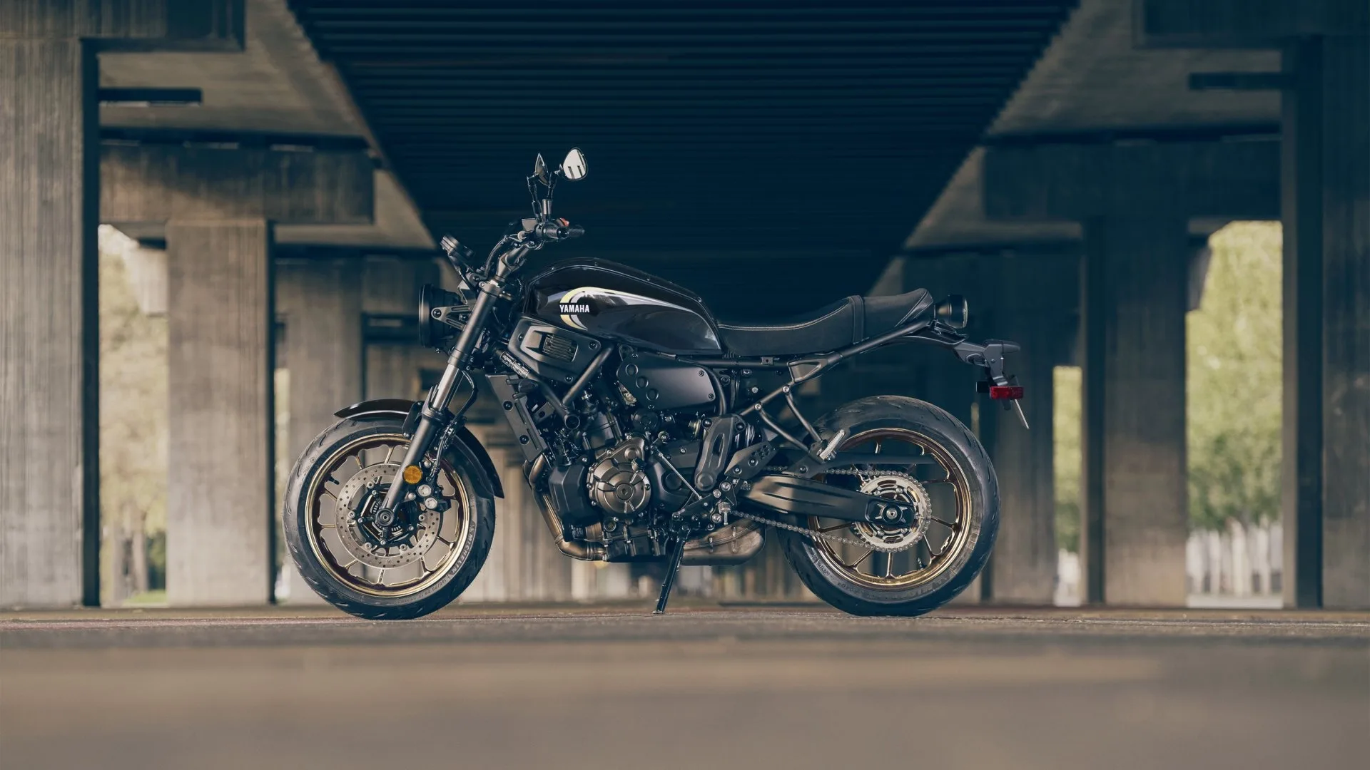 2025 Yamaha MTM690 (XSR700)