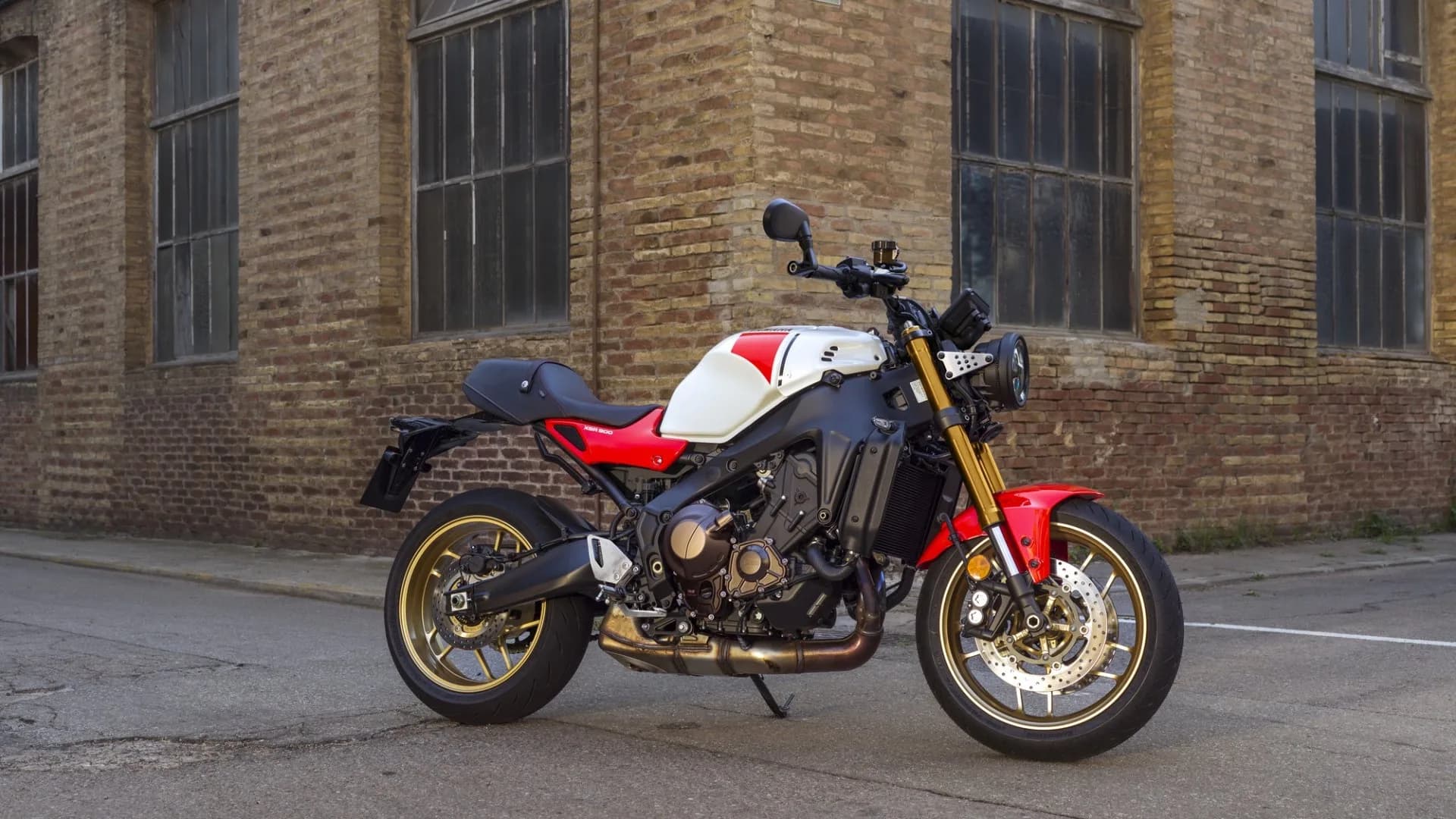 2025 Yamaha MTM890 (XSR900)