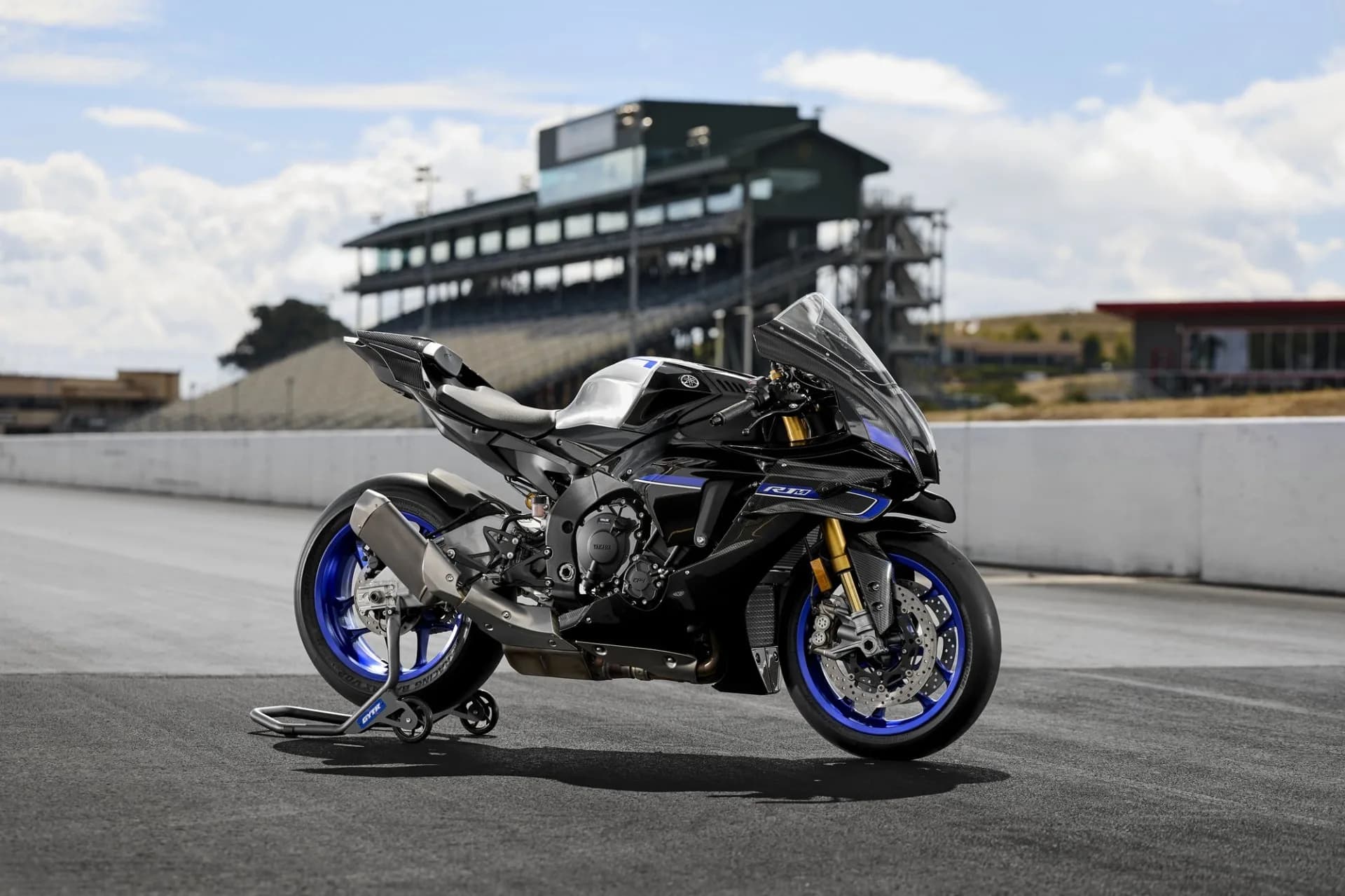 2025 Yamaha YZF-R1M
